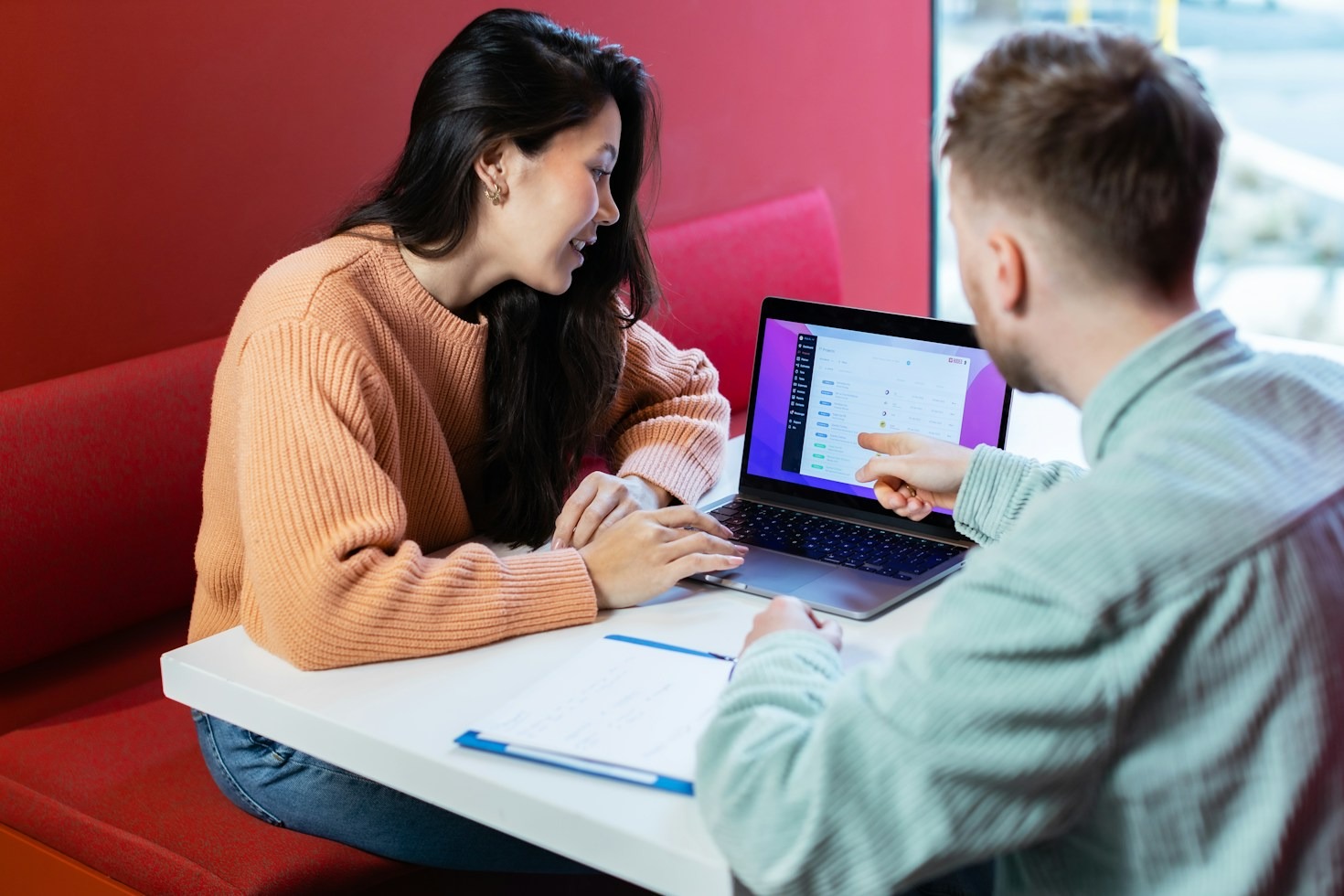 How to Choose the Right Tone for Digital Readers